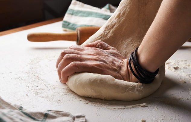 Dzielarka do ciasta dla piekarzy i cukierników — jak ułatwić sobie pracę na większą skalę