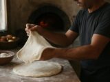Dlaczego ciasto na pizzę rwie się podczas rozciągania?